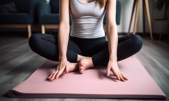 Yoga: soluția la crampele menstruale?