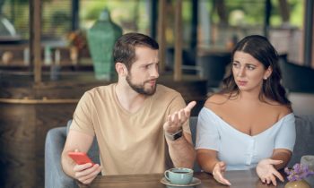 Lucrurile care îi deranjează pe femei la bărbați în întâlniri