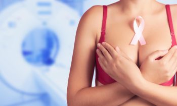 O mutație genetică crește predispoziția femeilor de a dezvolta cancer la ambii sâni
